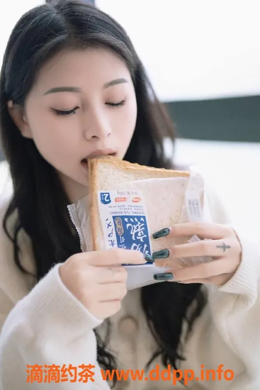 成都楼凤-武侯区依依，嫩妹6p课时费，感受不一样的陪伴