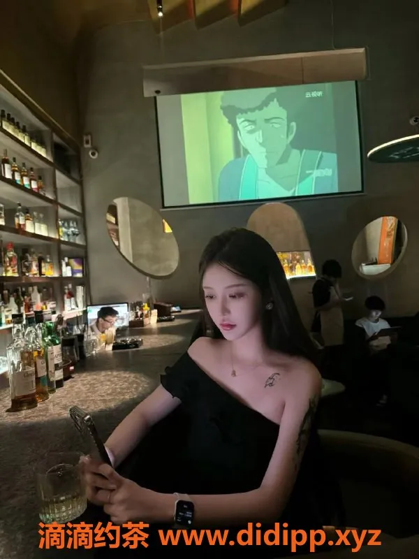 成都楼凤资源信息,茜茜，20岁嫩妹，身高162，熊c，900元体验