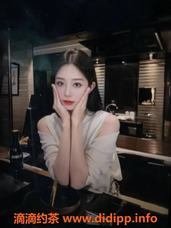 南京spa会所-建邺区00后高颜值半裸丝足，598超值体验