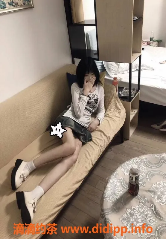 成都上门服务-成都小雅，17岁，身高165，400元包夜服务