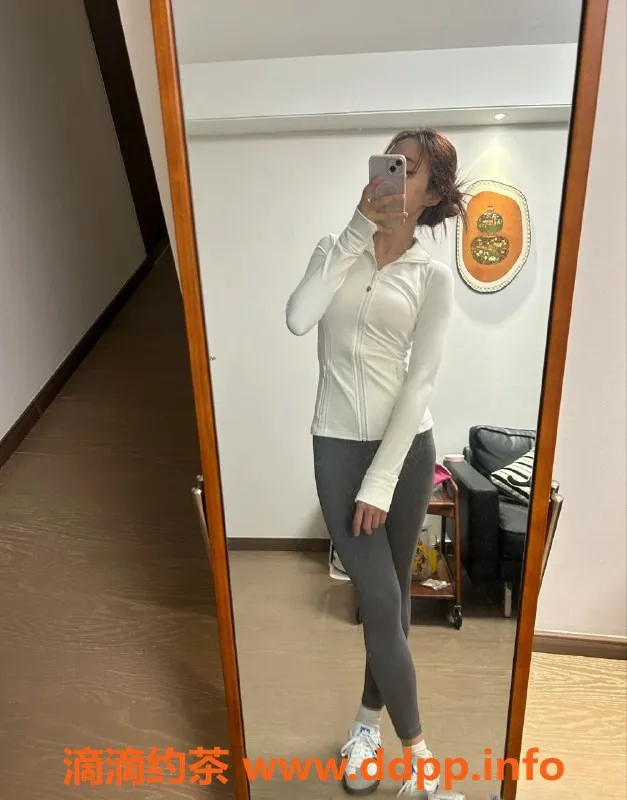 上海楼凤-闵行小奶瓶，162cm嫩妹只需700元起