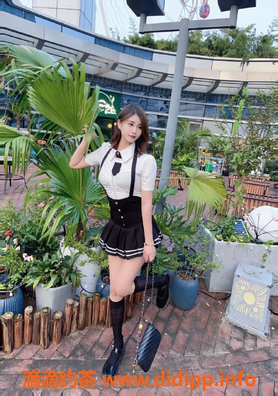 郑州楼凤-小笼包，18岁可爱女友服务，私密联系方式