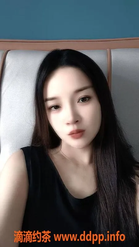 成都楼凤-成都代聊御姐月亮，22岁身材匀称，500元体验