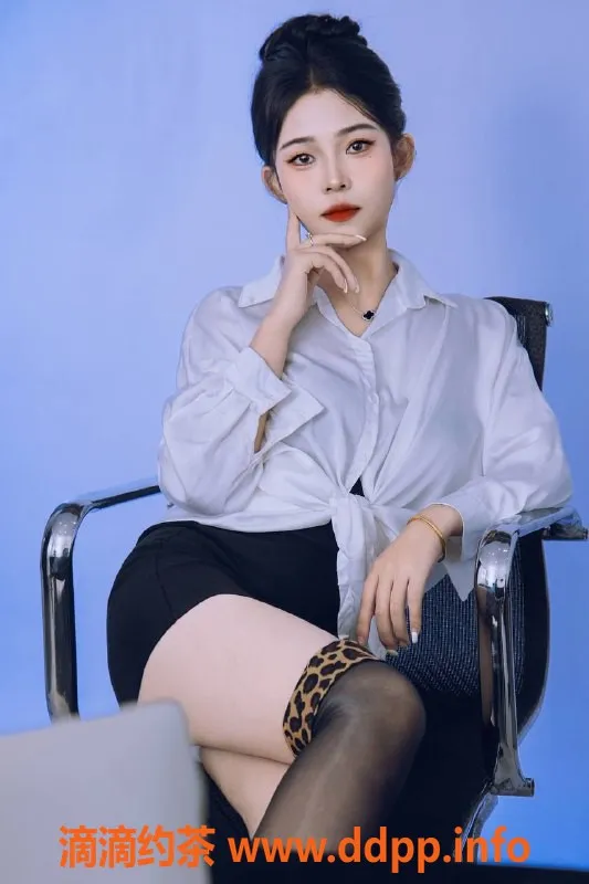 深圳楼凤资源信息,龙华小冉，超级嫩妹，千元包夜等你来体验！