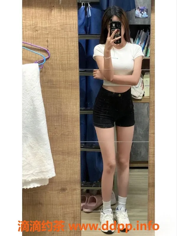 上海楼凤-闵行嫩妹安慕希，18岁，36C，700元起