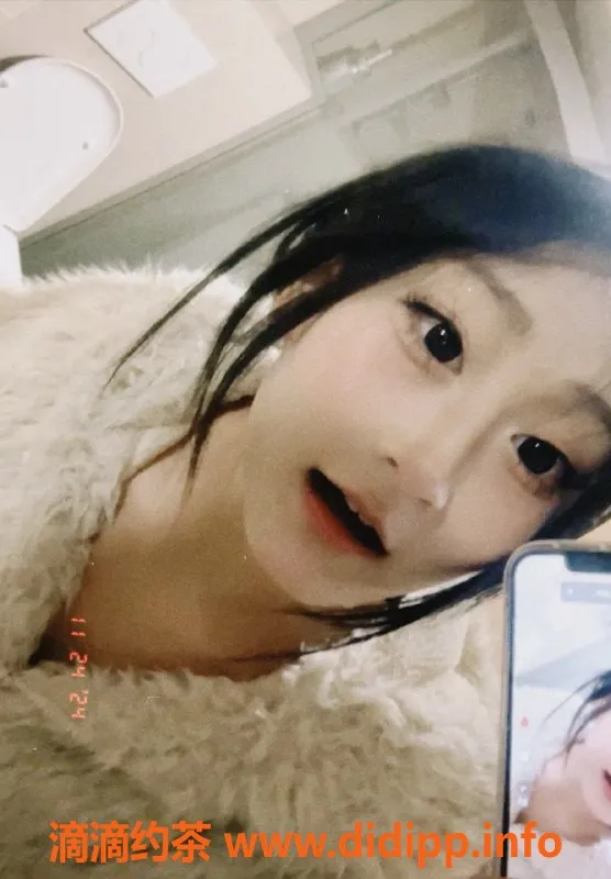 成都楼凤-17岁小欲，171cm排骨精，800元体验清纯与调教