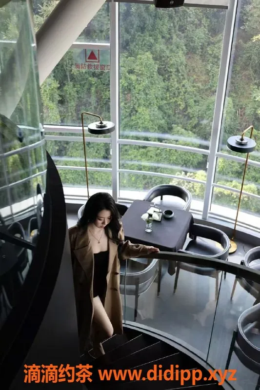 成都楼凤-成都20岁怡妹，171cm匀称身材，服务优质