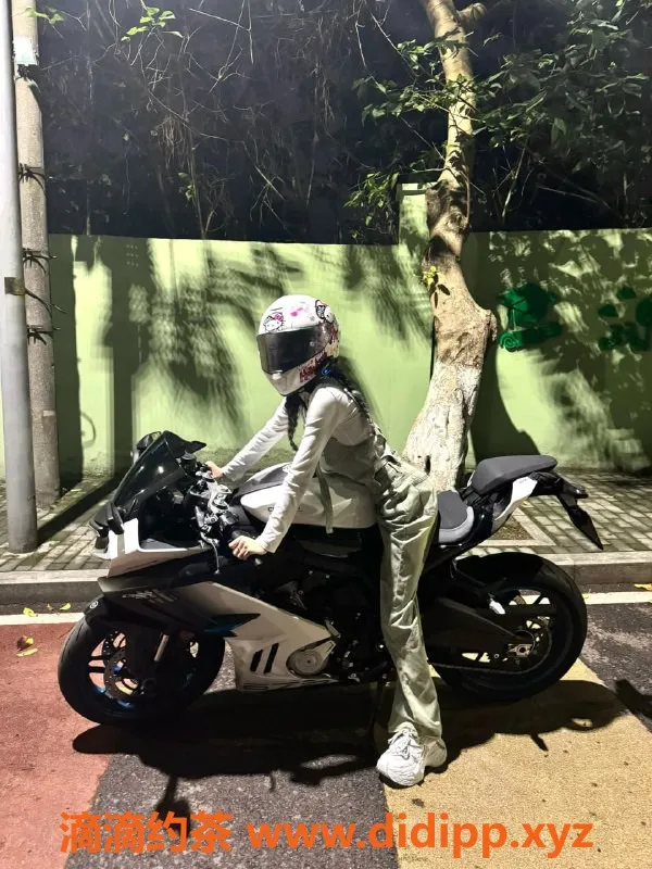 成都楼凤资源信息,成都高挑嫩妹#宝宝 16岁 700元享三件套服务