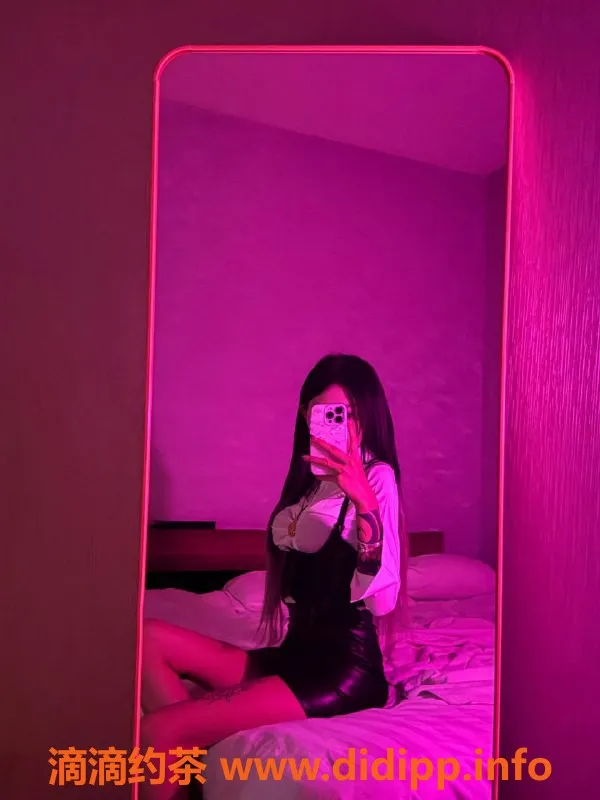 成都楼凤-成都高挑嫩妹#宝宝 16岁 700元享三件套服务