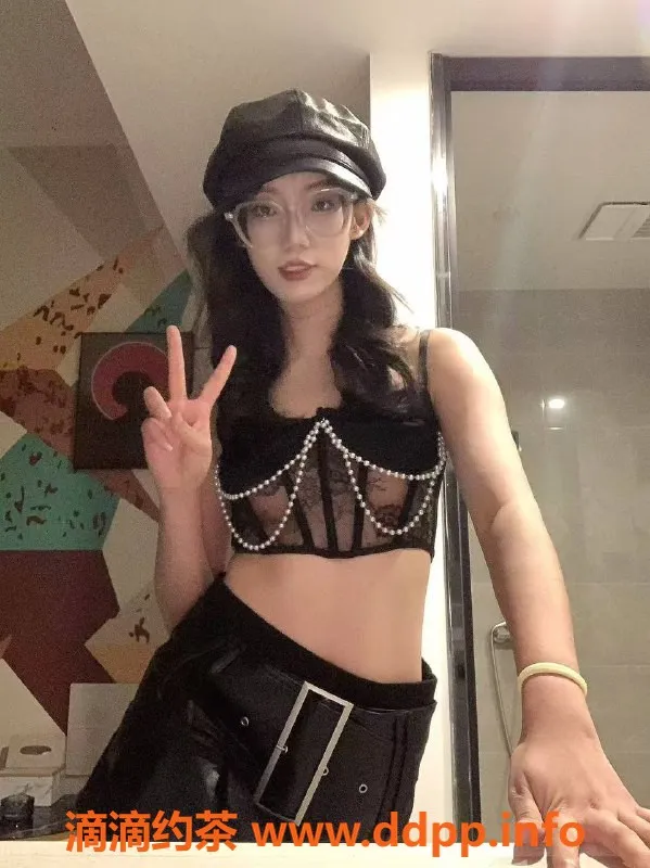 成都上门服务-成都19岁高挑嫩妹荷花，600元起包夜2400元