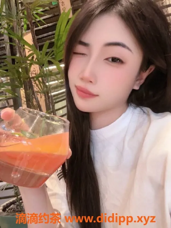 成都外围-成华区月月，165cm嫩妹，优质服务推荐