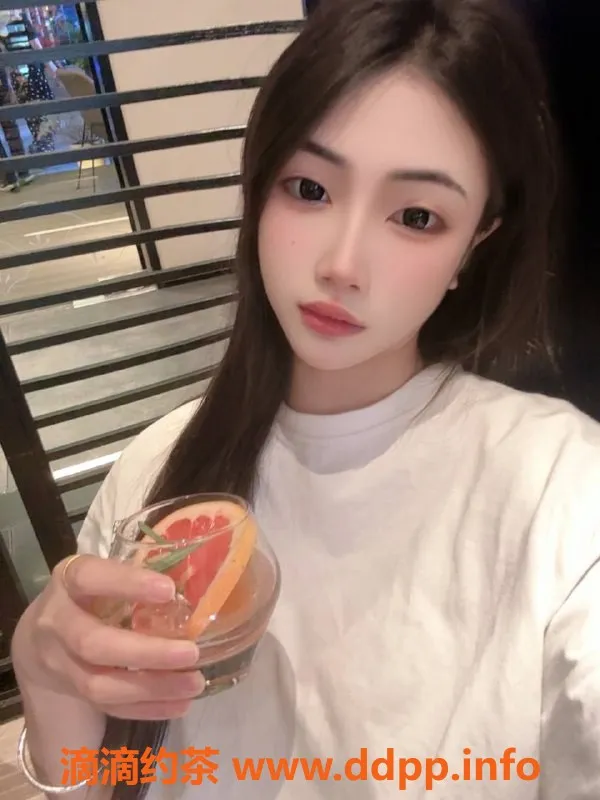 成都外围-成华区月月，165cm嫩妹，优质服务推荐