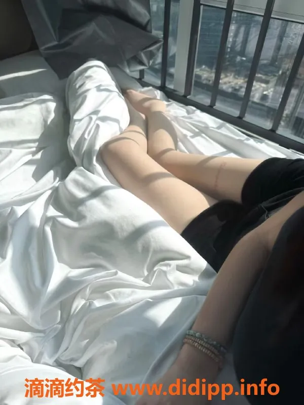 成都楼凤-成都骚骚，娇小妹儿，600元畅享嫩妹三件套