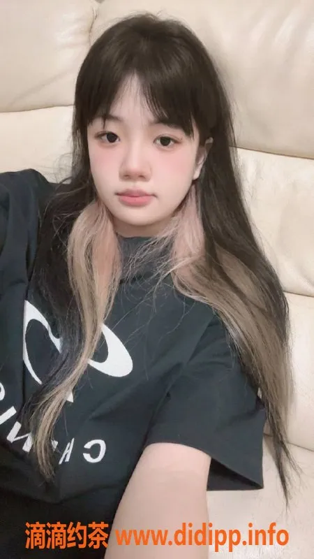 长沙楼凤-雨花区苏晴儿，18岁163cm C罩杯，超值服务等你来体验