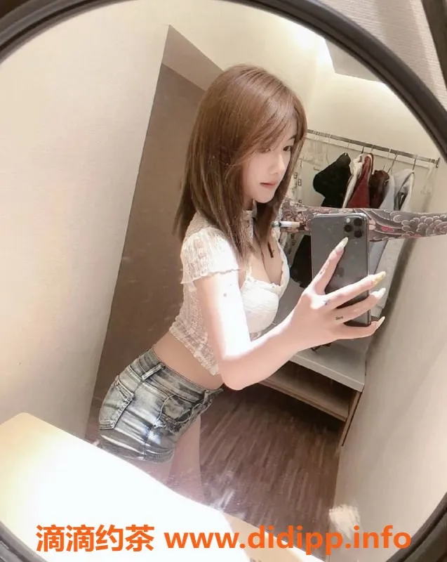 成都楼凤-成都小小，18岁160cm，96斤嫩妹三件套服务