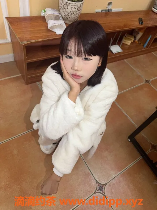 南京楼凤-南站附近小雪，155cm，18岁，服务多样，8p起