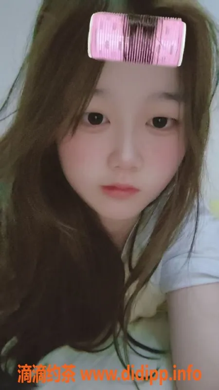 成都楼凤-成都火龙果 16岁 身高160 体重90+ 500元体验