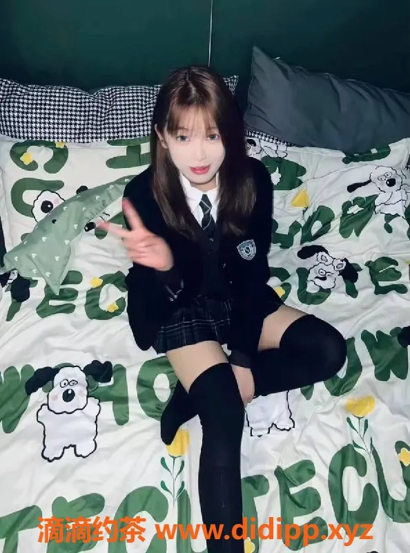 成都楼凤-成华区18岁白虎嫩妹165cm A罩杯服务