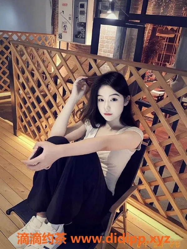 成都楼凤-成都困困19岁，身高164，体重100，服务550元