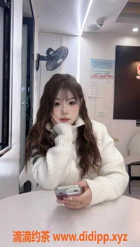 成都楼凤-成都困困19岁，身高164，体重100，服务550元