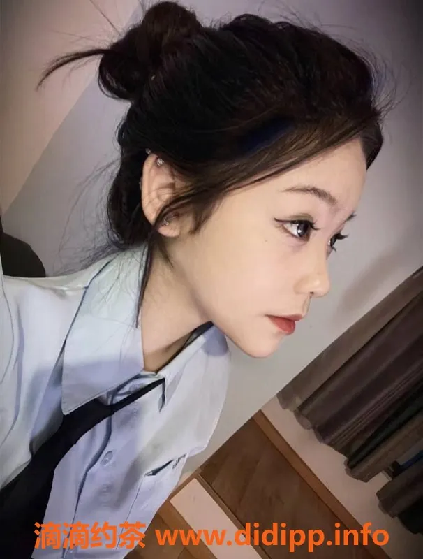 成都楼凤-成都困困19岁，身高164，体重100，服务550元