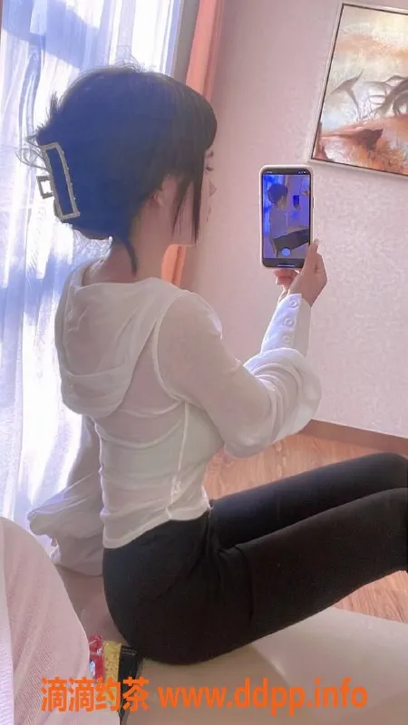 深圳楼凤-宝安黑猫，千元嫩妹可包夜，舌吻服务