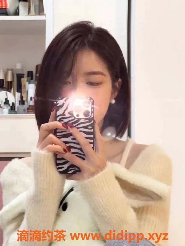 南京楼凤-江宁中项小雨 160cm 26岁 酥胸b罩杯 服务多样