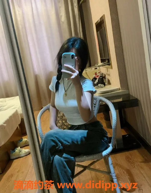 成都楼凤-成华区嫩妹大奶，160cm，18岁，极致服务体验