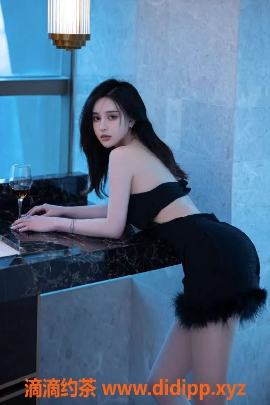 上海楼凤-上海徐汇小柠檬，163厘米94斤高颜值反差婊