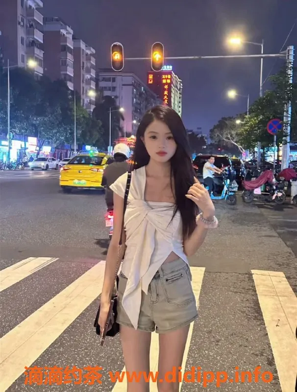 上海楼凤-闵行奶兔茜，34B嫩妹，42KG轻盈体验