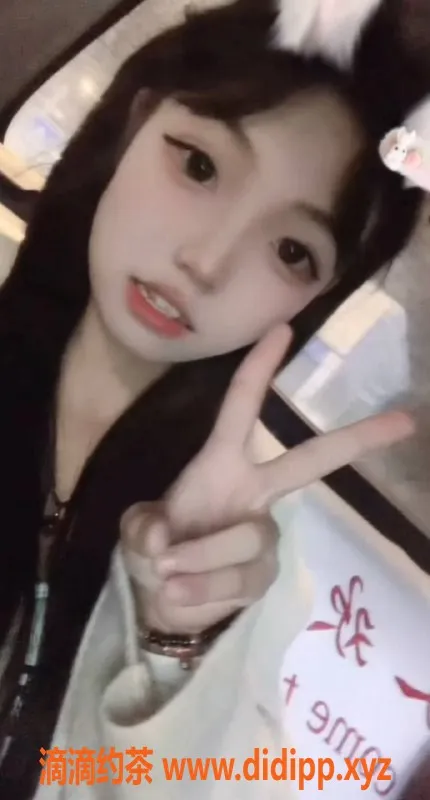 成都楼凤-嫩控必打卡！成华区17岁童颜巨乳露露服务