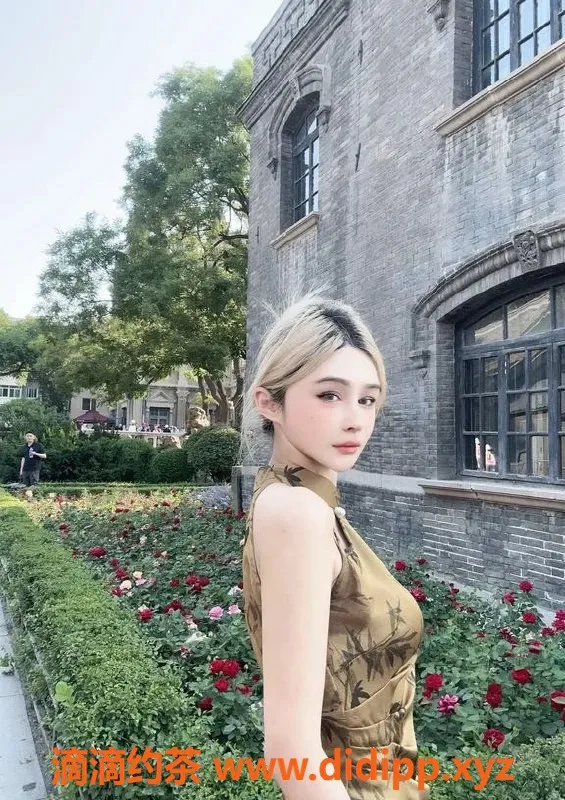 上海楼凤-上海徐汇依娜，中乌混血165cm大胸显瘦美妞