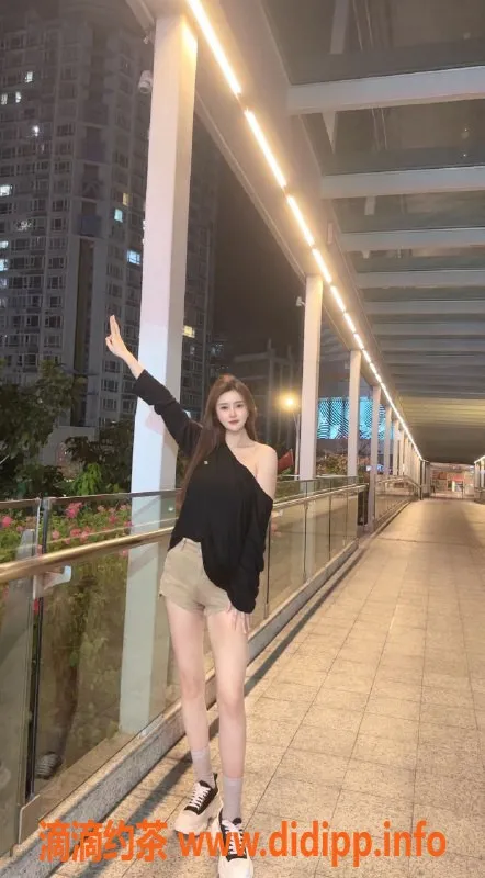 深圳楼凤-南山御姐洛菲，舌吻双飞私聊享受