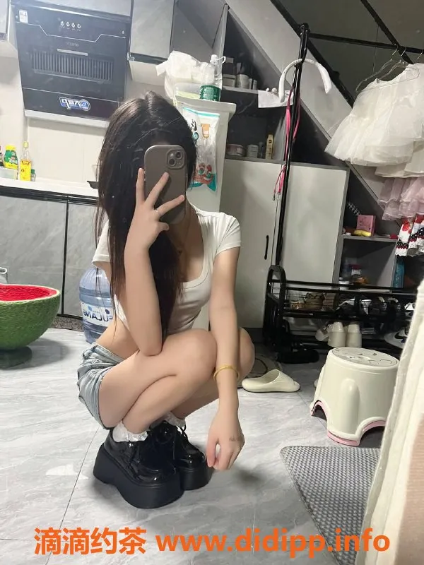 深圳楼凤资源信息,深圳宝安霞霞，18岁165b，1200元服务