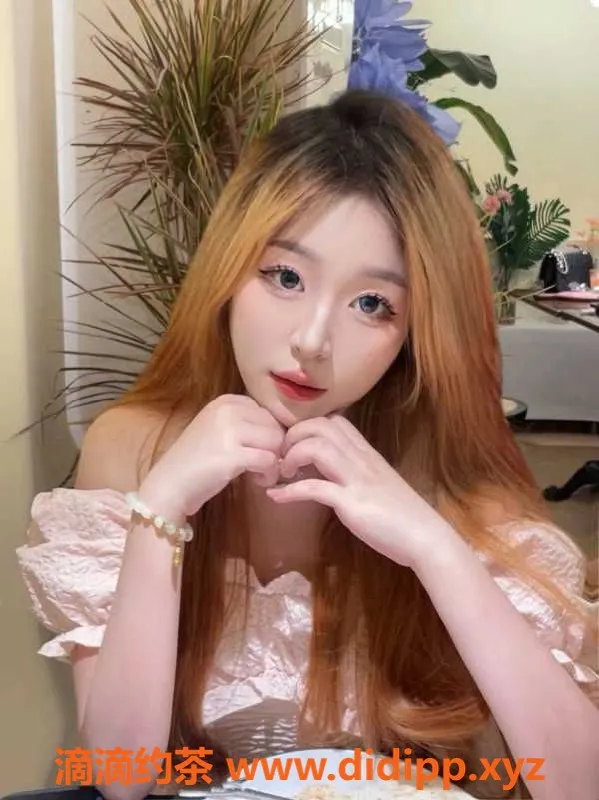 深圳楼凤-龙华美女小倩，23岁163cm，价格500元一次