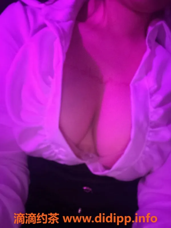 上海楼凤-闵行新人Sara，19岁真C罩杯，水多紧致