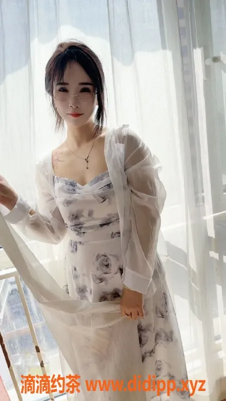 北京上门服务-兜兜 朝阳双井 166 49kg 天然美女