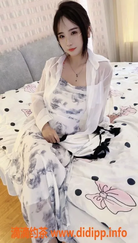 北京上门服务-兜兜 朝阳双井 166 49kg 天然美女