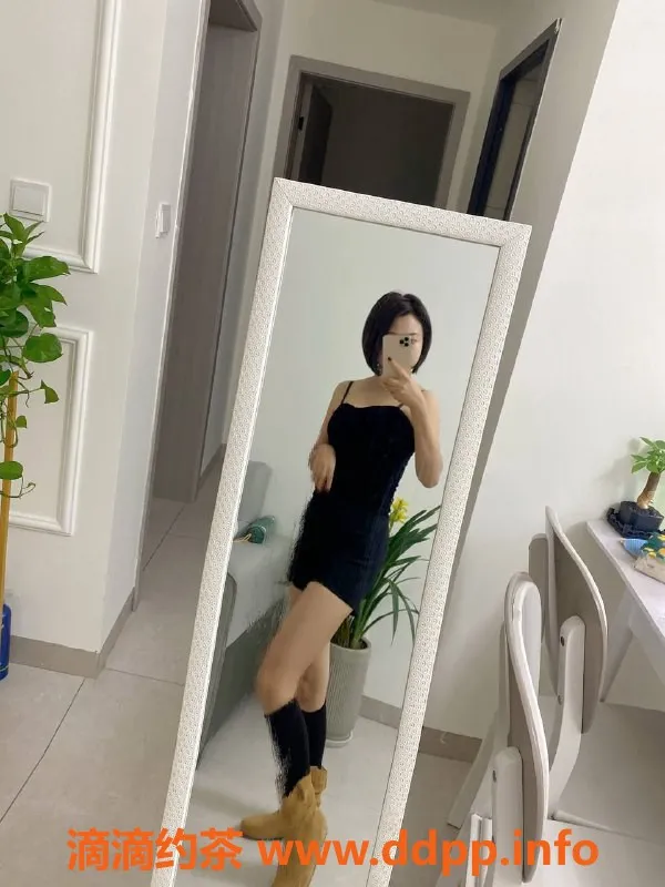 成都楼凤-高新区小水少妇车，活动价5p 8pp！