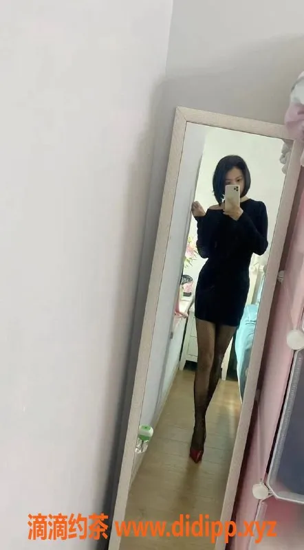 成都楼凤-高新区小水少妇车，活动价5p 8pp！