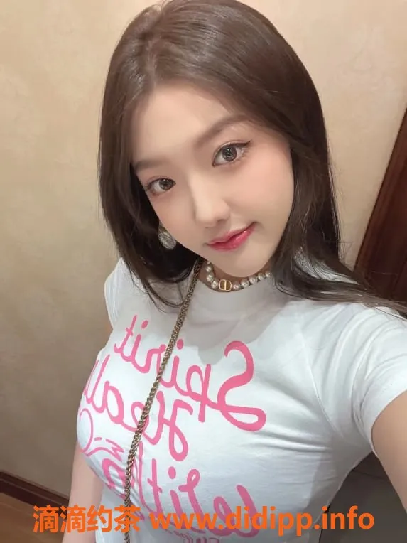 上海楼凤-黄金城道全裸4T嫩妹服务，价格仅398元